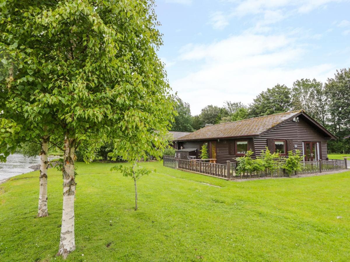 Tegid Lodge- Pine Lake Resort Carnforth Exterior photo