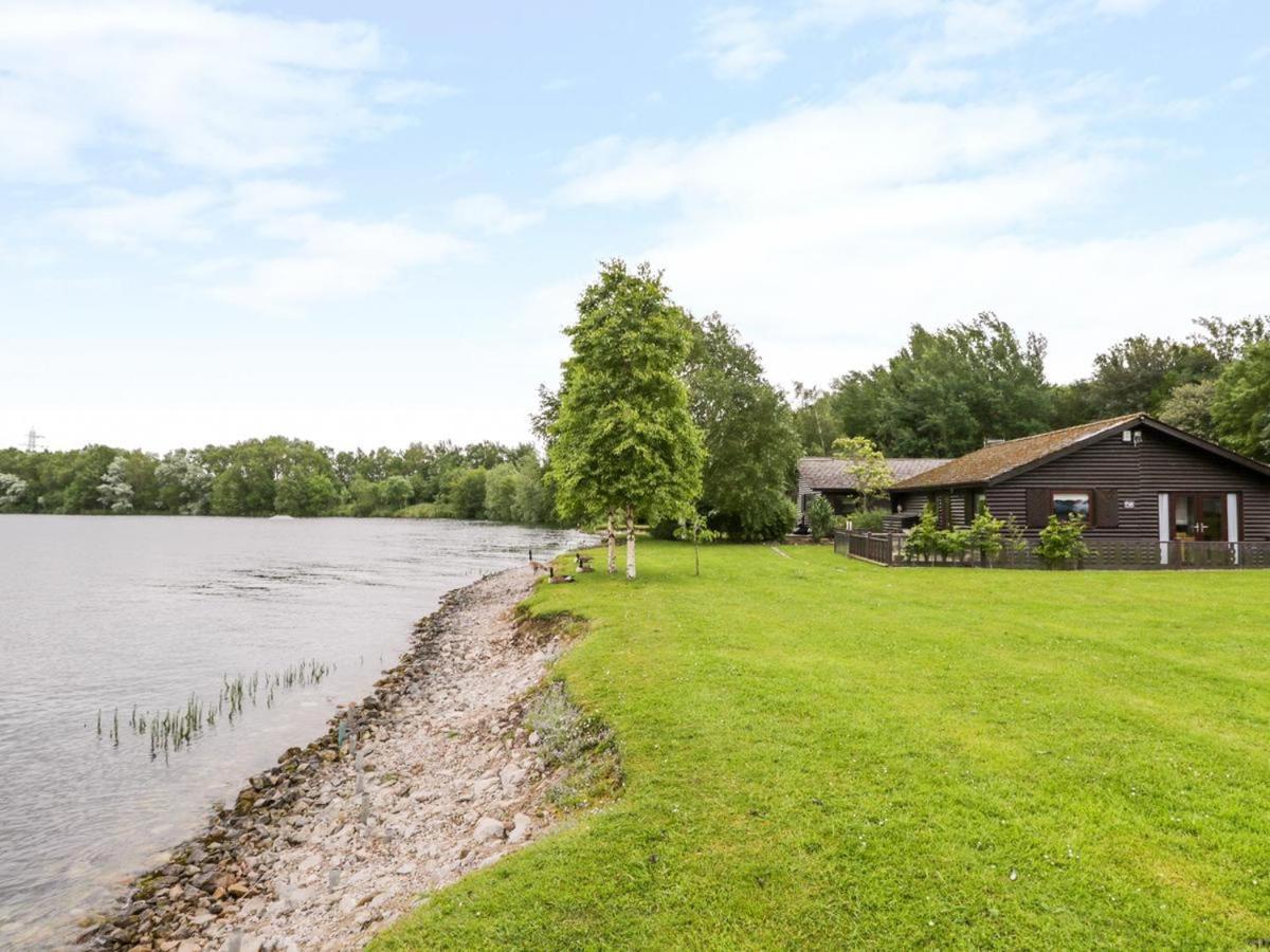 Tegid Lodge- Pine Lake Resort Carnforth Exterior photo